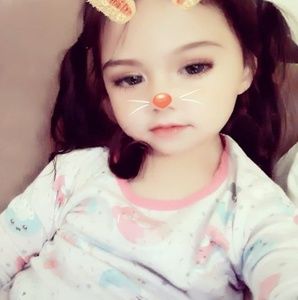 Meet your Posher, Gloria